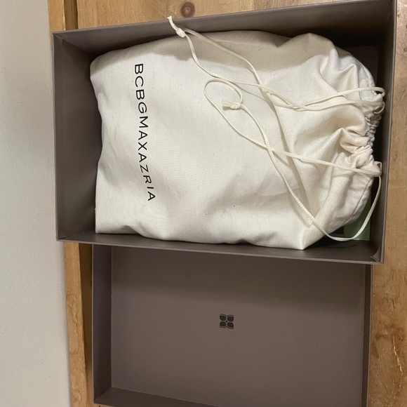 BCBG Pumps - Picture 12 of 12